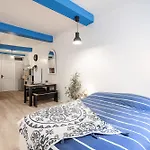 Large Studio 100M From The Beach