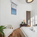 Lovely 2 Bdr Harbor Apartment