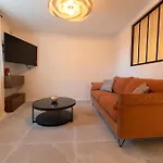 Love Room Avec 2 Jacuzzi Balneo, Parking