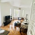Apartment Luxe Center: 3-bedroom With Parking Near Nice