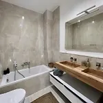 Apartment Luxe Center: 3-bedroom With Parking Near Nice