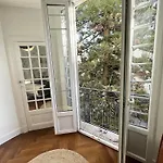 Luxe Center: 3-bedroom With Parking Near * Nice