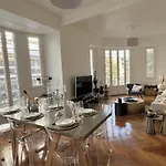 Luxe Center: 3-bedroom With Parking Near