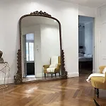 Apartment Luxe Center: 3-bedroom With Parking Near