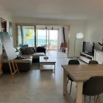 Apartment Beachfront Promenade Apartment: Sea Views And Easy Beach Access
