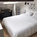 Une Merveilleuse Petite Maison En Plein Coeur De Nice, A Proximite De La Mer Et Des Plages