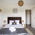 4 Pieces 8 Personnes Proche Aeroport,Tramway