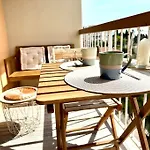 Joli 2 Pieces - Proche Aeroport - Terrasse Vue Mer