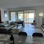 Beachfront Promenade Apartment: Sea Views And Easy Beach Access *