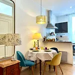 10-15 Min To Railway, Beach, Marketplace