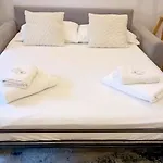 Renovated Apartment Near The Beach