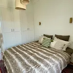 Bright, Spacious 2 Bedroom Apartment, Walk To Beach & Old Town