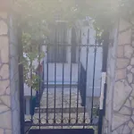 Quiet Apartment, Ac With Free Street Parking And Little Garden