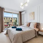Elegant Avec Balcon Proche Et Tramway Apartment