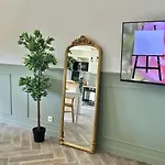 Modern & Cosy 3 Bedrooms Train Tramway