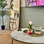 Modern & Cosy 3 Bedrooms Train Tramway