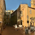 36 Rue Droite