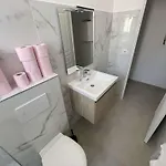Cosy Flat 250m From Nice