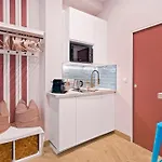 Renting - Spitalieri - Chic & Cosy Art Deco Nest Etoile Apartment