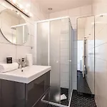 2 Bdr Panoramic View On Gardens Apartment