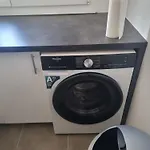 Chambre Privative Renove 2024, Climatisation, Tramway Sur Place , 12 Min Centre, 16 Min Plage, Apercu Lateral Mer, 2 Wc Avec 2 Salle De Bain, Private Room Renovated 2024, Air-Conditioned , Tram On Spot, 2 Toilets And 2 Bathrooms