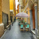 Cosy appartement, moderne, fuchsia, industriel