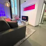 Cosy appartement, moderne, fuchsia, industriel