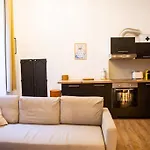 La Mezzanine Apartment *