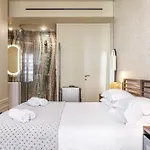 Naomi Hotel 3*