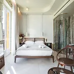 Naomi Hotel 3*