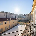 Hotel Naomi