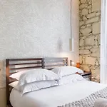 Naomi Hotel 3*