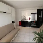 A 2 Pas De La Place Du Pin Et Port!