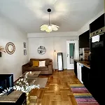Modern With Balcony And Ac Walk To Tramway Near Center Apartment *
