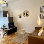 Apartment Modern With Balcony And Ac Walk To Tramway Near Center *