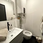 Apartment Joli Place Garibaldi, Vieux-nice, Port