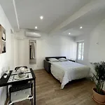Joli Place Garibaldi, Vieux-nice, Port *