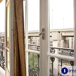 Apartment Near Station And Shops