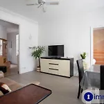 Apartment Near Station And Shops