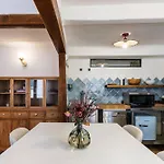 Chic Old Town Apartment