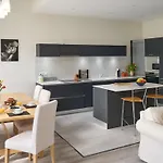 Apartment Sunlight - Gisele - Hyper Central, 1 Bedroom With Large Living Nice