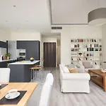 Apartment Sunlight - Gisele - Hyper Central, 1 Bedroom With Large Living *