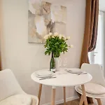 Nice Renting - Love Room Massena - Luxe Room - Jacuzzi - Terrace - King Bed - Ac