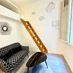 City Center Studio - 1 Min Train Station & Main Street