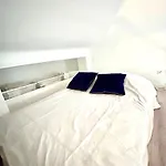 City Center Studio - 1 Min Train Station & Main Street