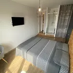 Appartement De 4 Chambres Proche Plage, Tram Et Aeroport