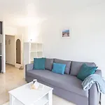 Studio Terrasse Au Calme Nice, Avec Piscine !