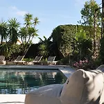 Luxury Pool & Sea View