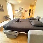 Hype-Center Balcony 3Br Ac Near Tram For6 Guests