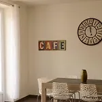 Hype-Center Balcony 3Br Ac Near Tram For6 Guests